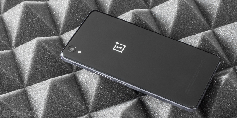 Illustration for article titled OnePlus X Review: Great on the Outside, Just OK on the Inside